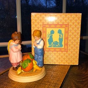 Fall Autumn Avon 1986 Thanksgiving “Giving Thanks” figurine